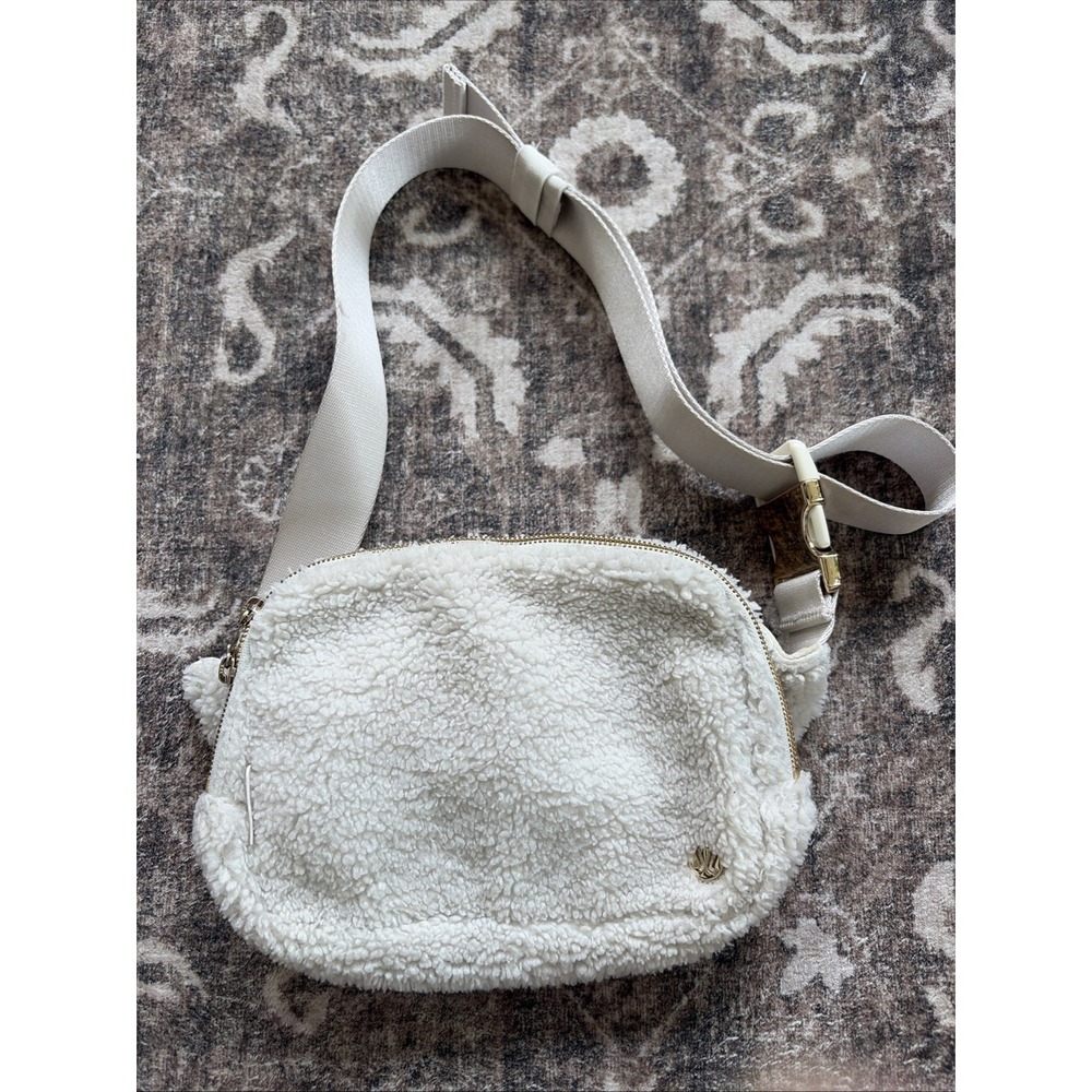 lululemon Cream Sherpa Fleece Waist Pack Belt Bag Zip Closure 2 Pockets One Size